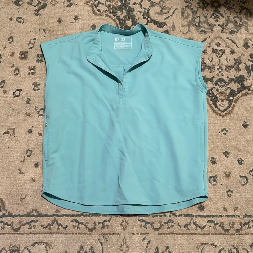 Figs mandarin style scrub top in aqua size medium